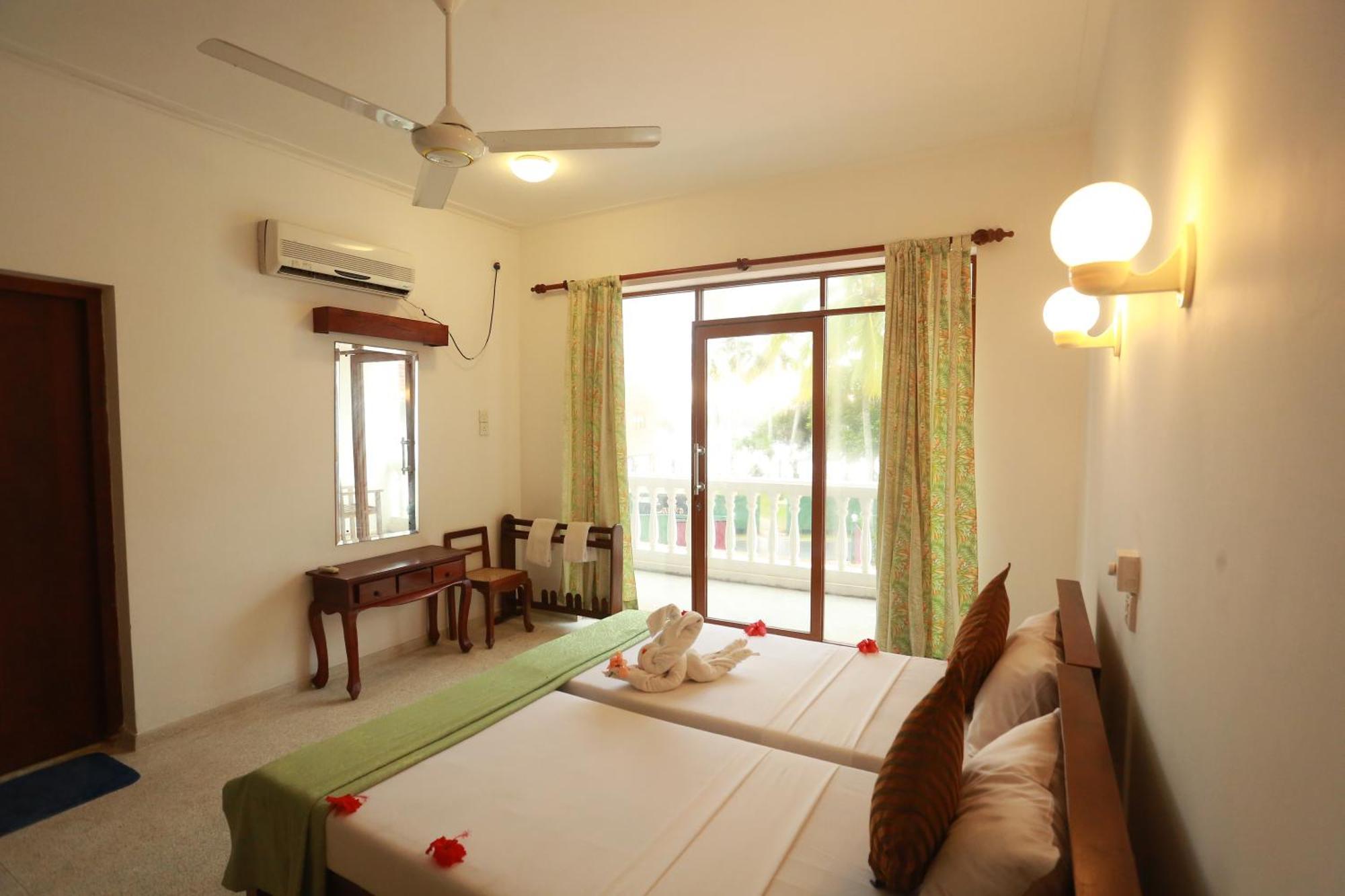 Sumadai Beach Hotel Берувала Экстерьер фото