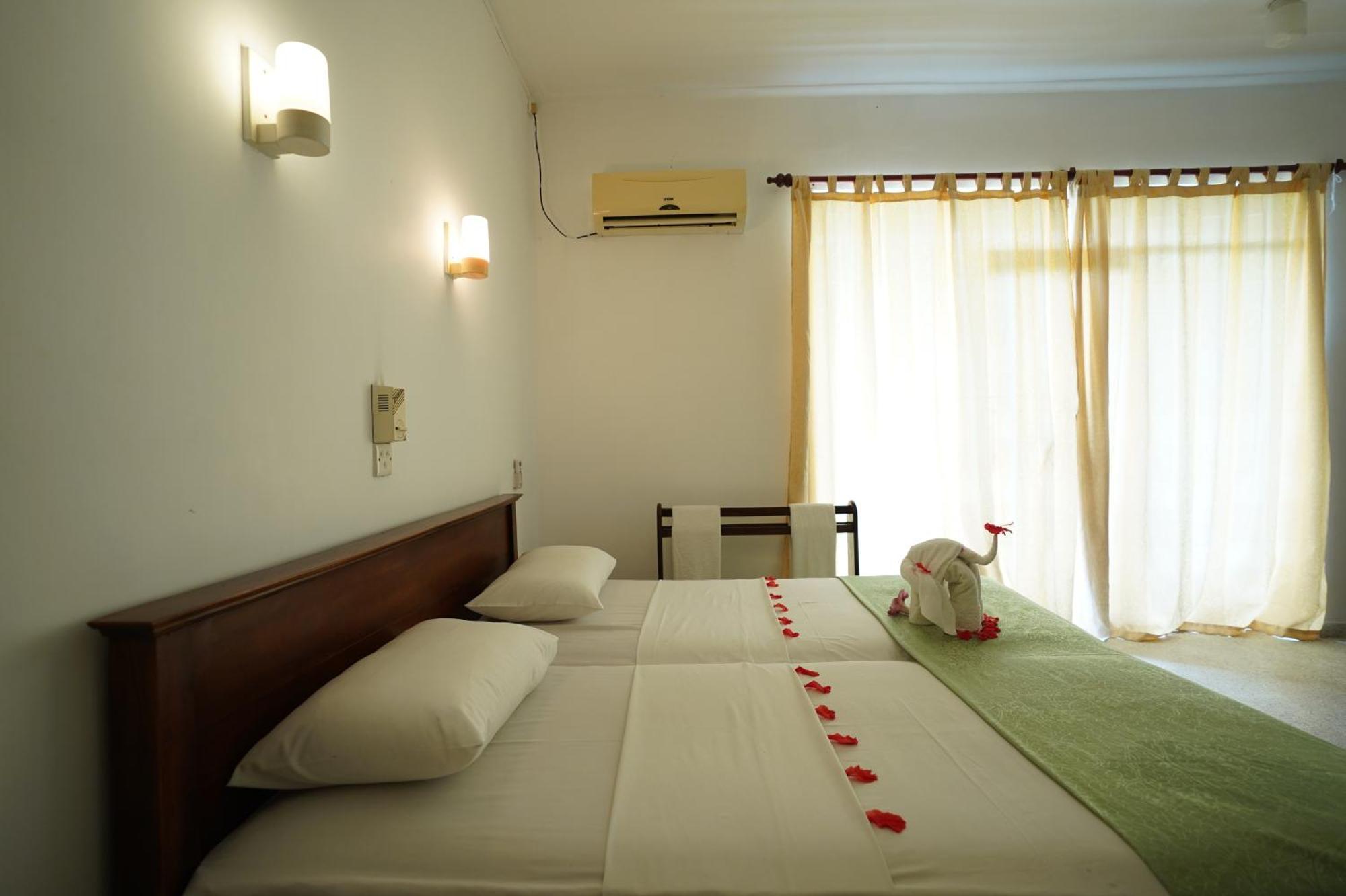 Sumadai Beach Hotel Берувала Экстерьер фото