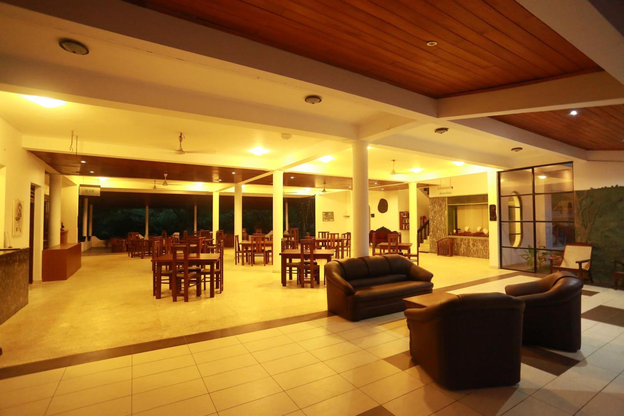 Sumadai Beach Hotel Берувала Экстерьер фото
